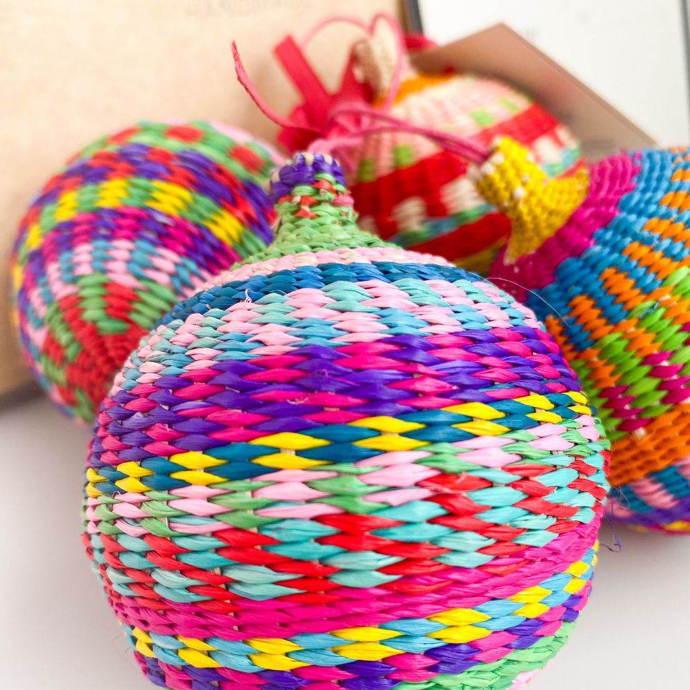 Pack of 6 Bright Color Christmas Baubles / Balls / Ornaments - Handmade in Iraca Palm