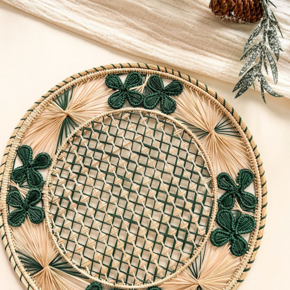 Floral Flare Placemat - Handmade Iraca Palm - Home Decor