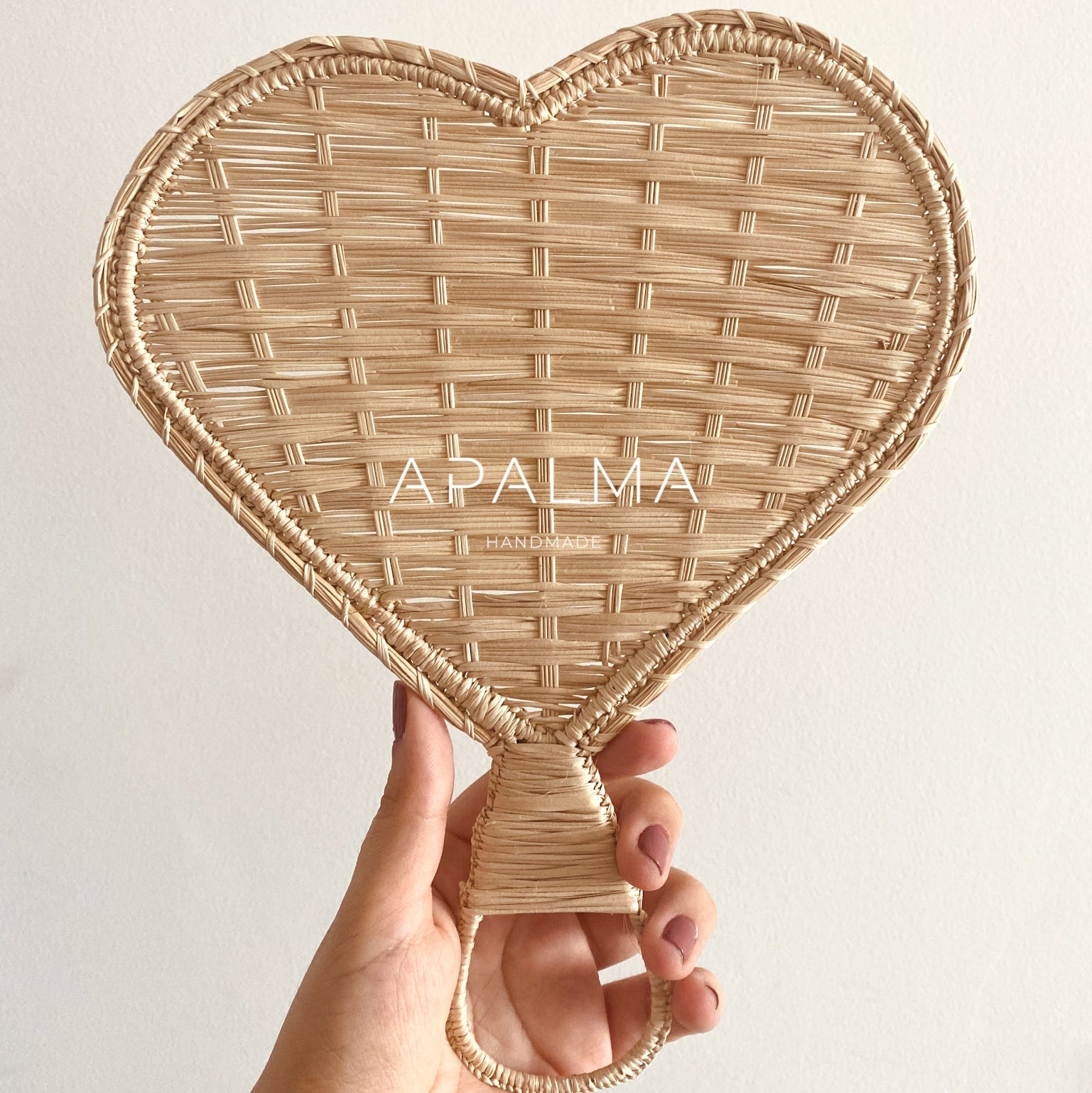 Hand woven Hand Fan in Iraca Palm - Heart Shape