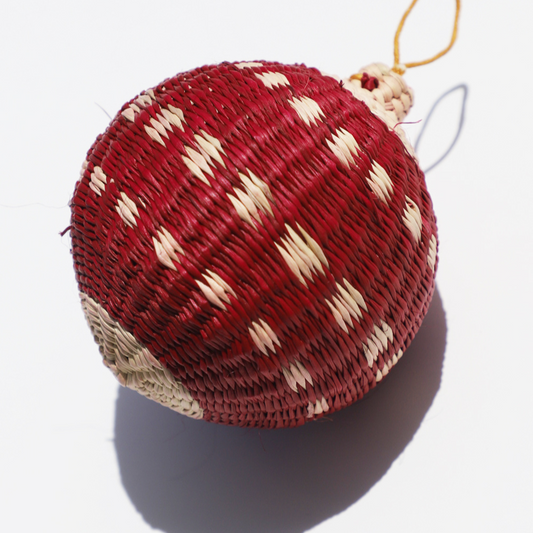 Pack of 4 Red Christmas Baubles / Balls / Ornaments - Handmade in Iraca Palm