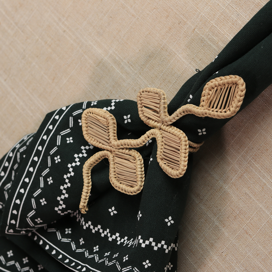 Olivia Leaf Napkin Ring - Made of Iraca Palm for Fall / Thanksgiving Table Decor